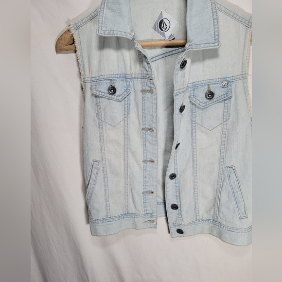 Volcom stone wash XS denim jean button-up vest.  Really nice in great shape. - Picture 6 of 7